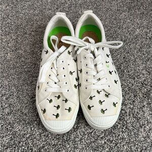 Cariuma sneakers